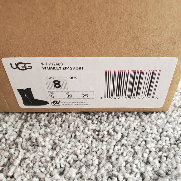 UGG Bailey Zip Short Size 8 Black - Picture 2 of 5